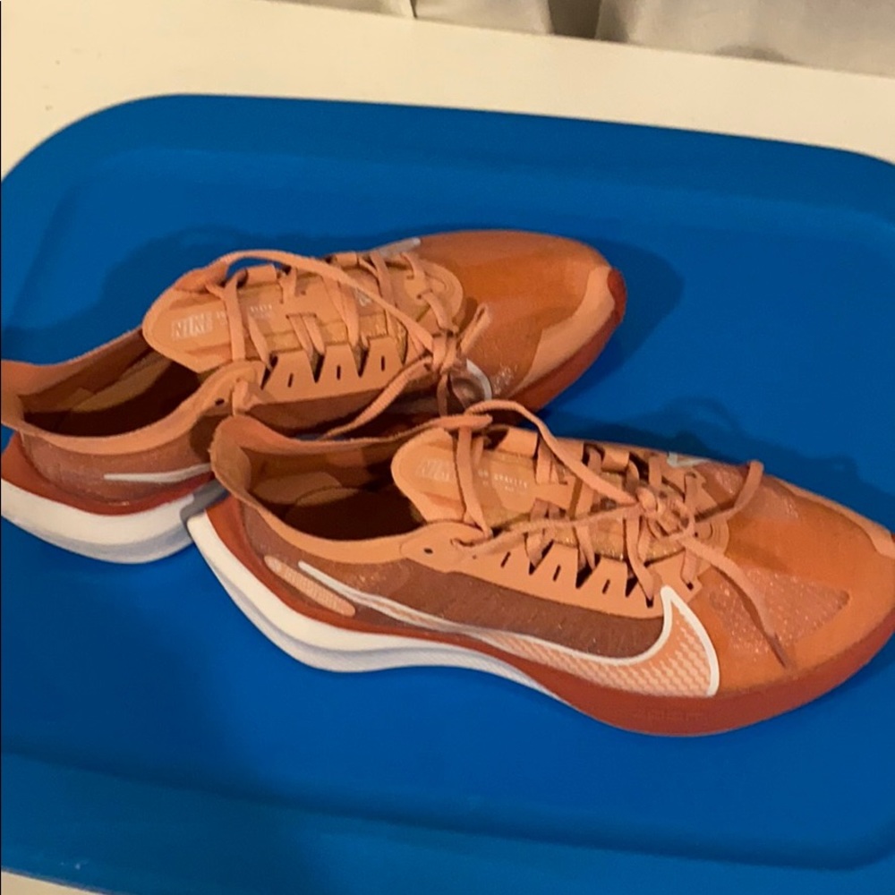 nike zoom gravity sneakers